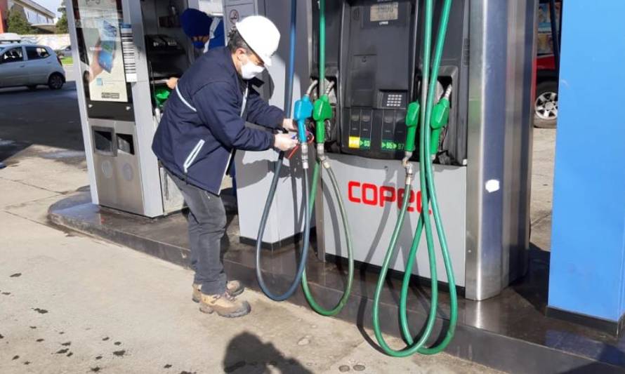 Clausuran surtidores en estación de servicio tras denuncia por presencia de agua en el combustible