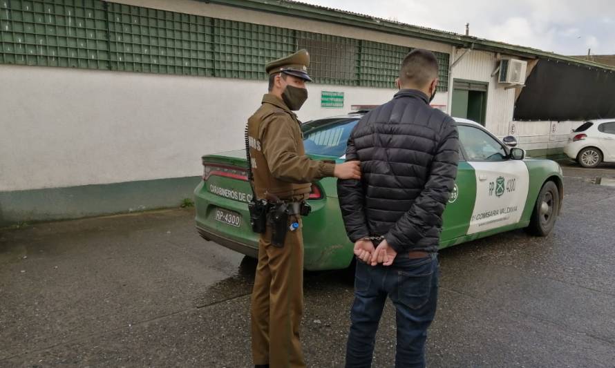 2 detenidos por robar con inhibidor de señal para bloquear cierre de puertas