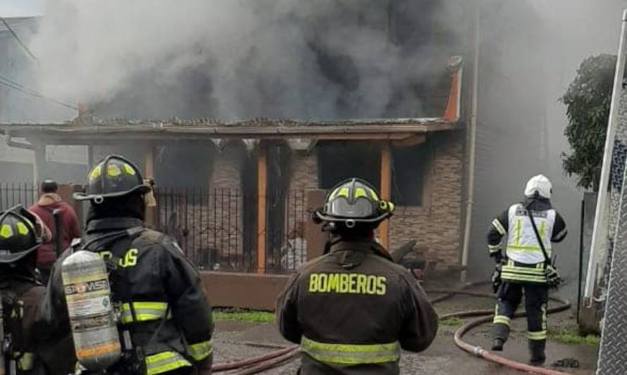 Bomberos de La Unión movilizados por incendio en calle Riquelme