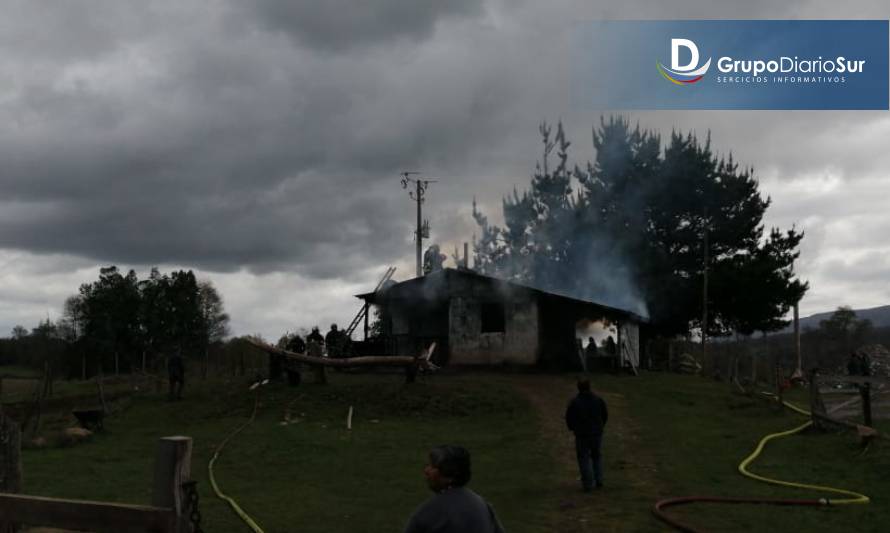 Incendio destruyó vivienda en sector Las Quemas