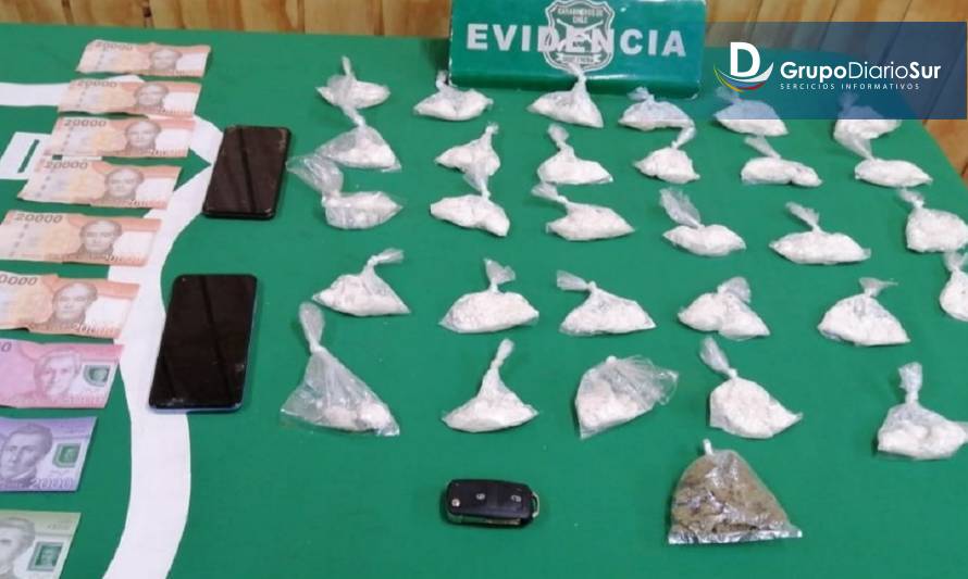 4 detenidos y más de 1 kilo de droga incautada dejó operativo policial en Valdivia