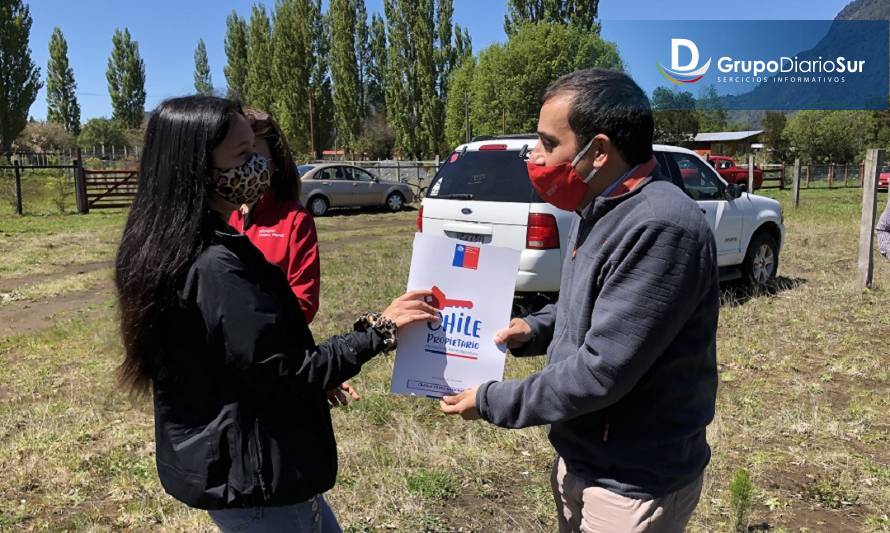 Familias de Lago Ranco recibieron sus títulos de dominio