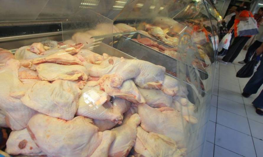 SERNAC presentó una demanda colectiva contra Cencosud por colusión en la venta de pollos