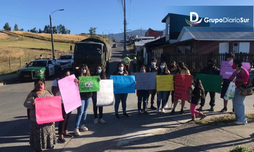 Apoderados del ITP Llifén piden intervención del Presidente Piñera por carrera sin acreditación
