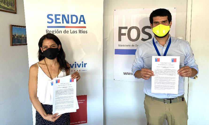 
SENDA y FOSIS Los Ríos firmaron convenio de colaboración