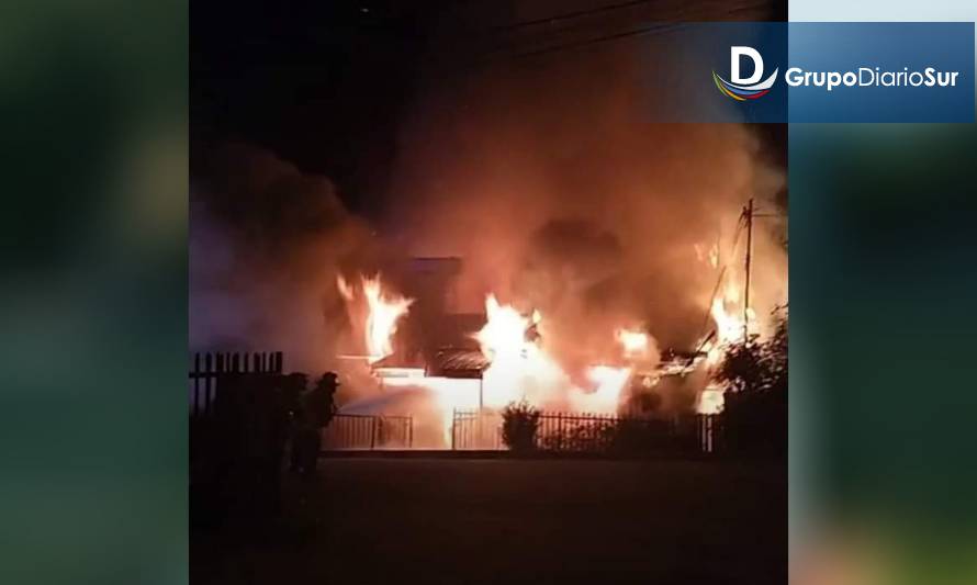 Incendio destruye vivienda en calle Juan Schurmann de Osorno 