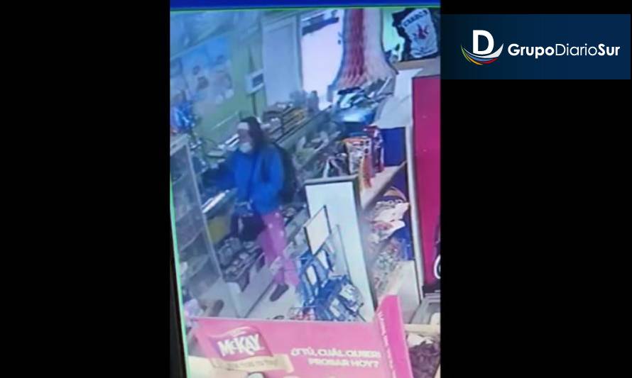 Sorprenden a mujer hurtando especies desde supermercado en Llifén