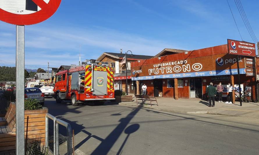 Bomberos presta apoyo a trabajador accidentado en supermercado Futrono