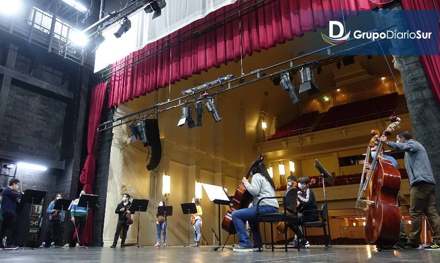 Orquesta Filarmónica de Los Ríos hace grabaciones en el Teatro Cervantes