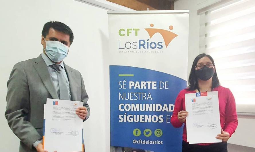 CFT Estatal de La Unión e INJUV firmaron convenio de colaboración 