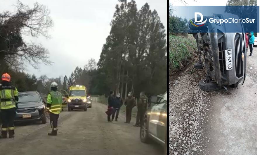 Reportan volcamiento de vehículo en sector rural de Paillaco