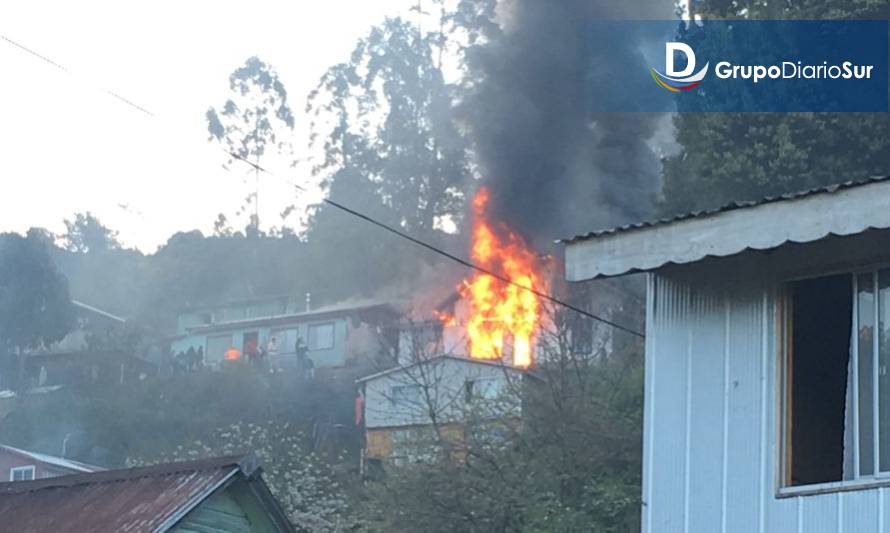 Una casa completamente destruida y otra afectada, dejó un incendio en Corral