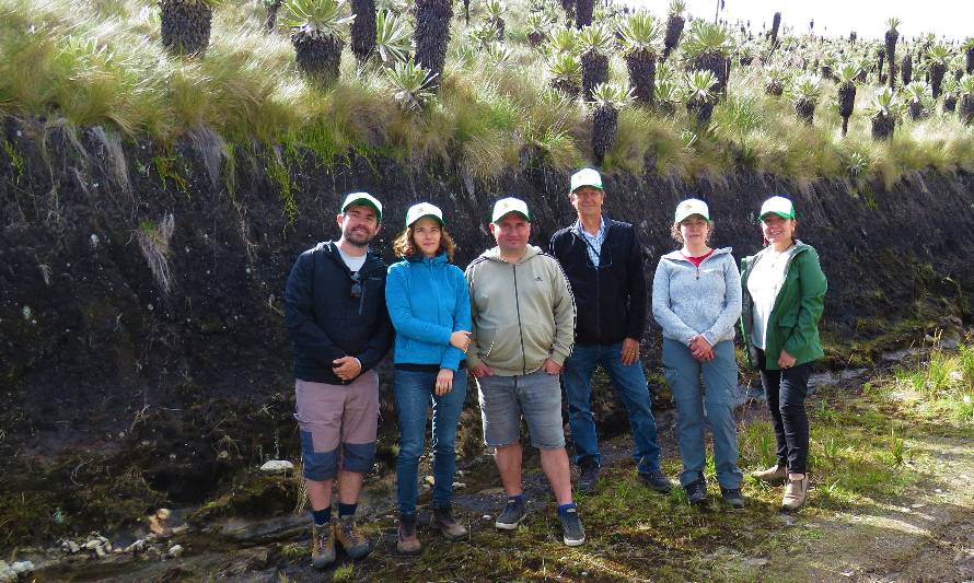 Investigadores de Chile realizan gira para estudiar los suelos volcánicos de Ecuador