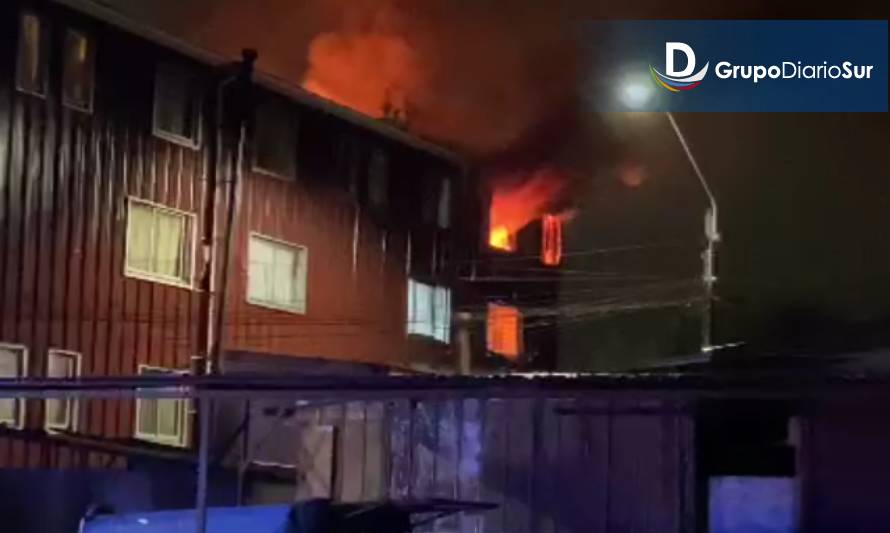Violento incendio afecta a departamento en sector San Pedro