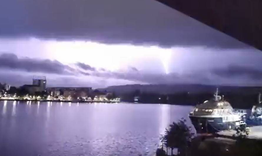 Los Ríos: twitteros captaron impresionantes videos de tormenta eléctrica