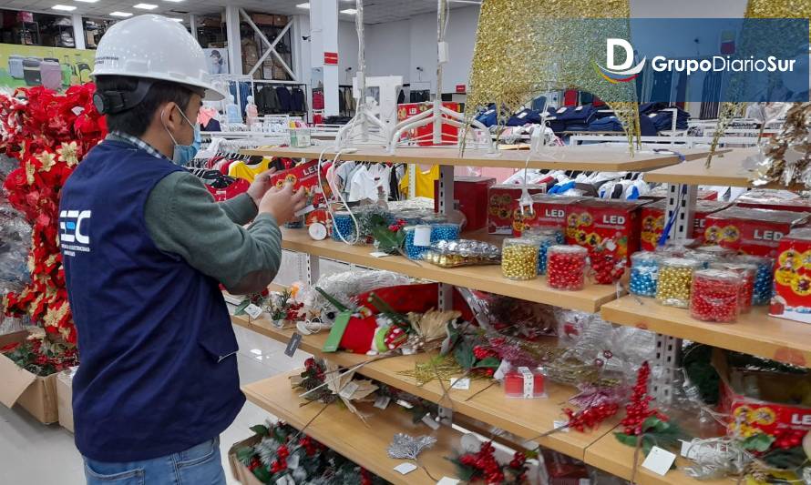 Dos mall chinos de Valdivia arriesgan sanciones por luces navideñas sin sello
