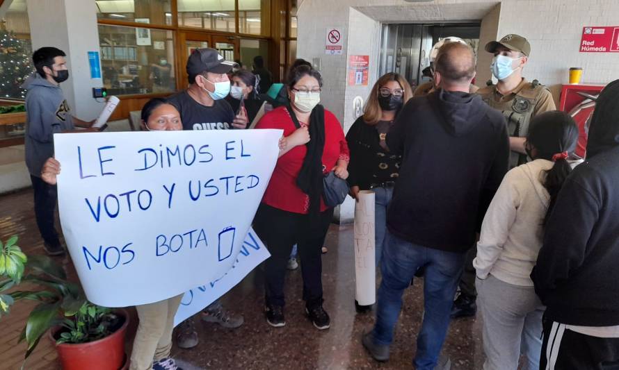 Valdivia: vendedores ambulantes de la costanera se manifestaron en la Municipalidad