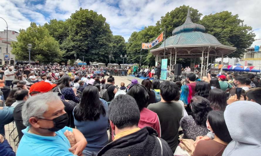 Elisa Loncón participa en multitudinario acto en la plaza de Valdivia