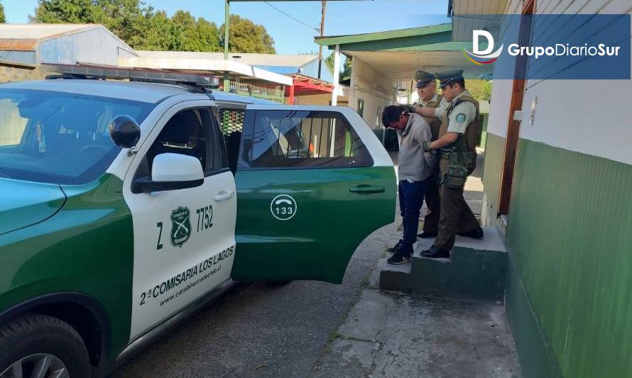 2 detenidos por porte de armas en pleno centro de Los Lagos 