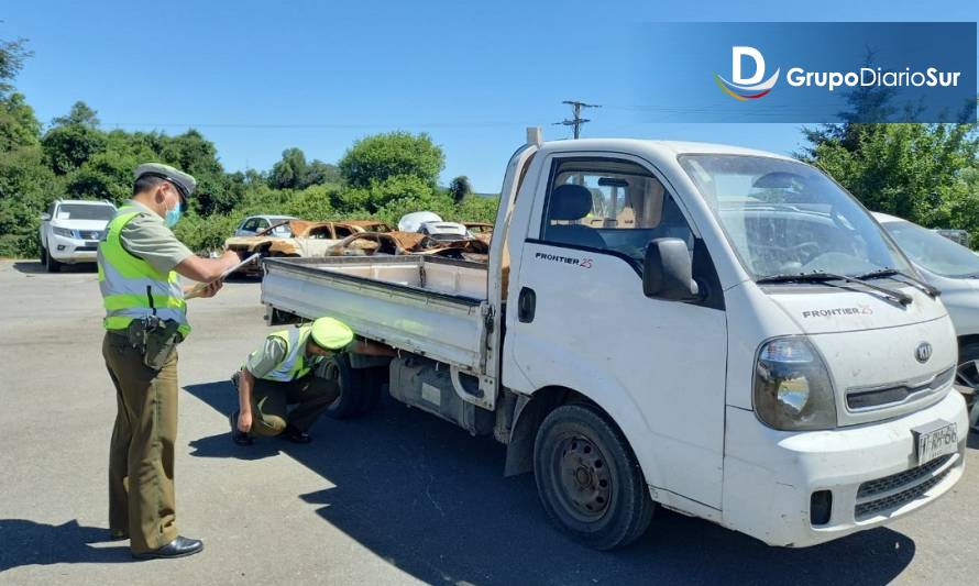 En ruta Paillaco-Valdivia Carabineros recuperó vehículo con encargo por robo 