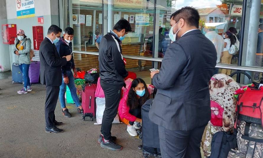 Fiscalización en el Terminal de Buses de Valdivia detectó 11 extranjeros en situación irregular
