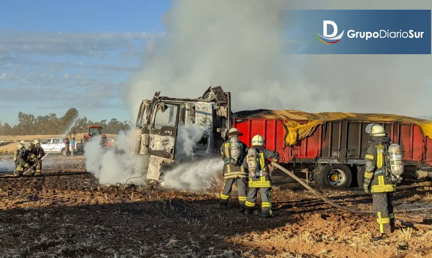 Camión se incendió al interior de un fundo en Paillaco