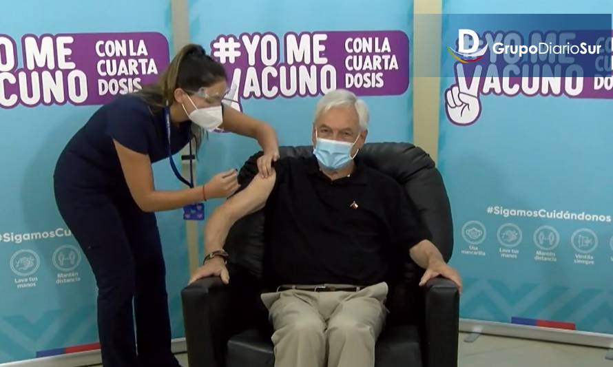 Presidente Piñera recibió segunda dosis de refuerzo en Cecosf de Futrono