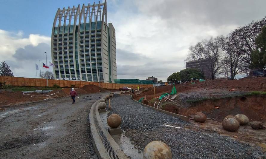 Municipalidad explicó demora en entrega de plazas Chile y Pedro de Valdivia