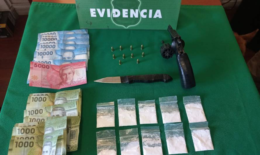 Valdivia: Detienen a sujeto por porte de armas, municiones y drogas