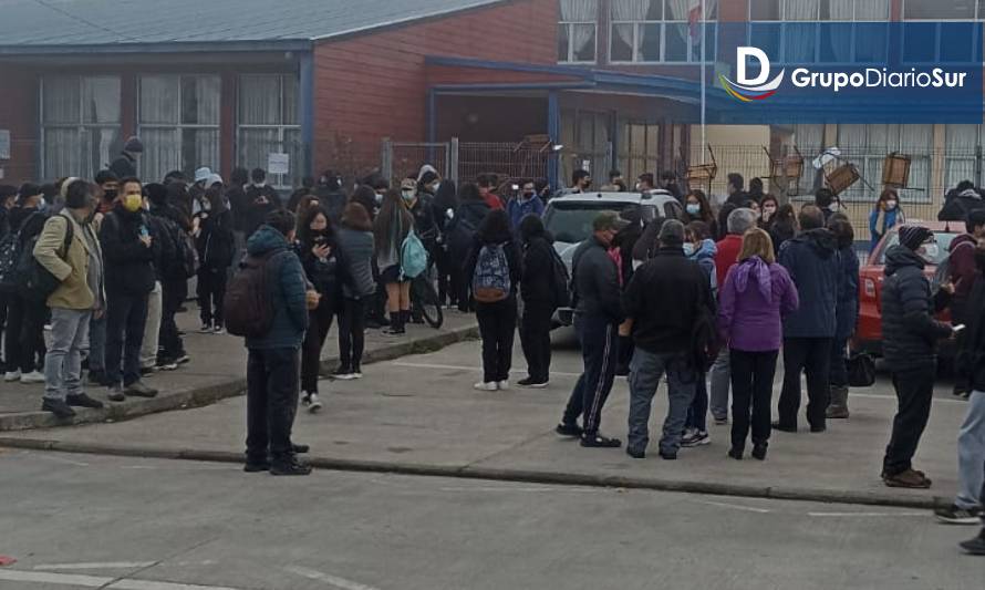 Estudiantes levantan toma matinal en Liceo de Paillaco