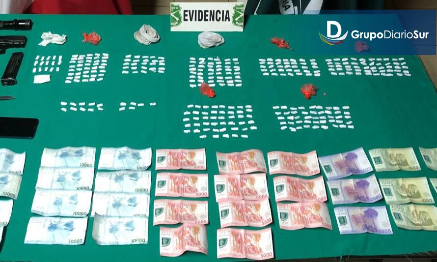 Detienen a dos sujetos sorprendidos en una transacción de drogas en Río Bueno 