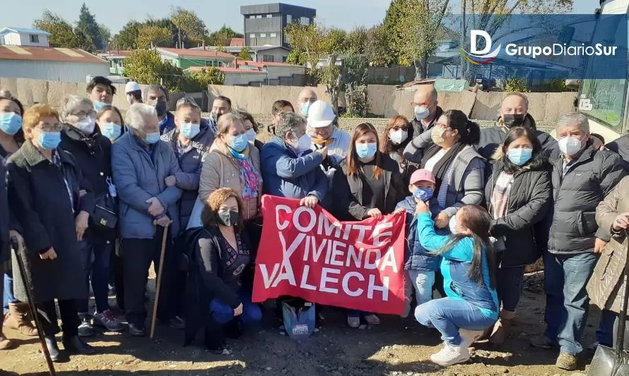 Tras 14 años de espera, familias pusieron la primera piedra del Proyecto Valech