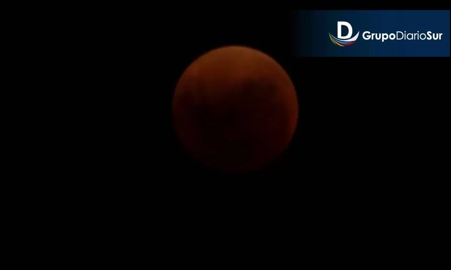 Así se ve desde Los Ríos el primer eclipse total de luna