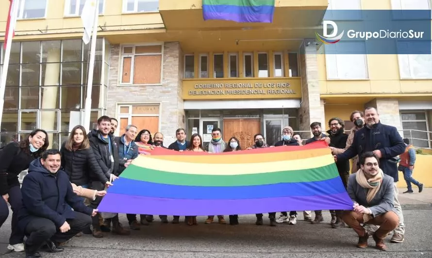 Conmemoran Día Internacional contra la homofobia, transfobia y bifobia en Valdivia
