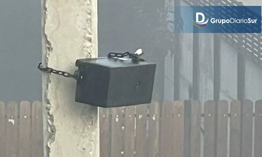 Misteriosa caja en un poste pone en alerta a vecinos de Valdivia