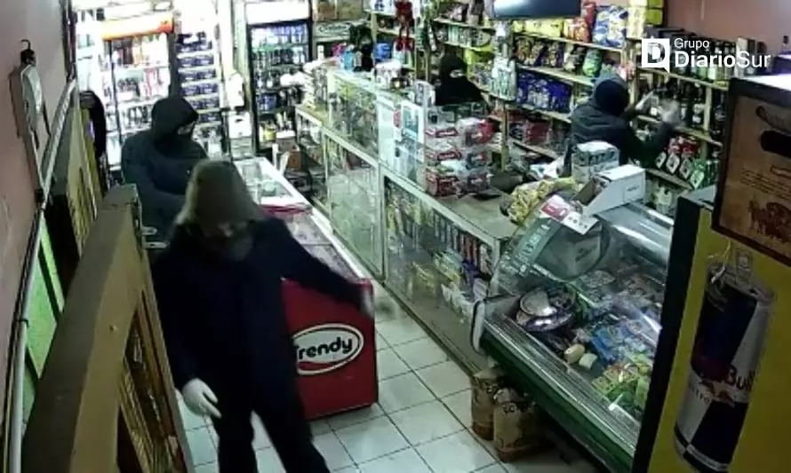 Video deja en evidencia violento actuar de ladrones en robo a minimarket osornino