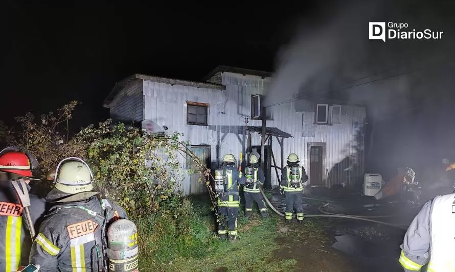 Incendio afectó a vivienda de dos pisos en Paillaco