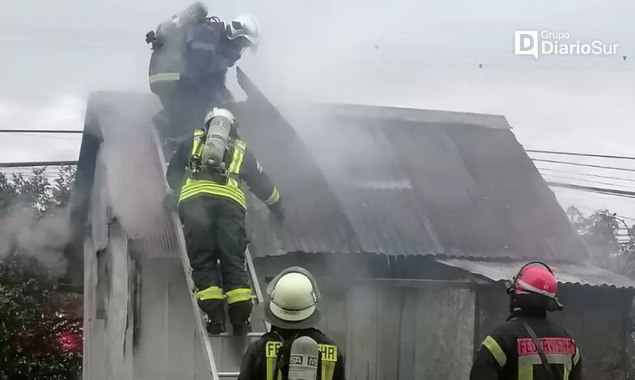 Bomberos controló incendio de una mediagua en Río Bueno