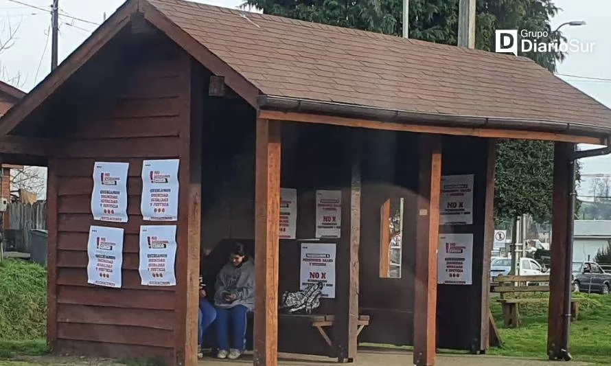 Municipio de Lago Ranco retira propaganda política instalada en lugares no habilitados