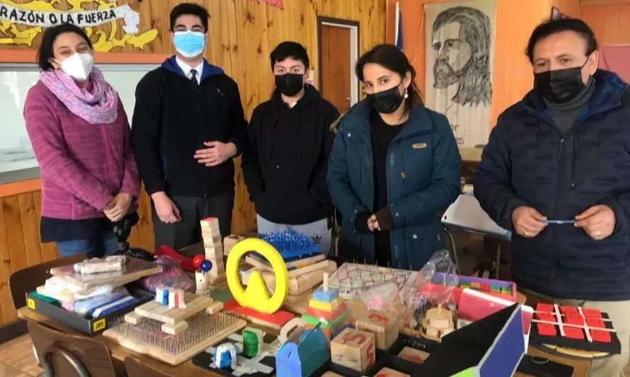 Liceo San Conrado donó juguetes didácticos a escuela de Chollinco