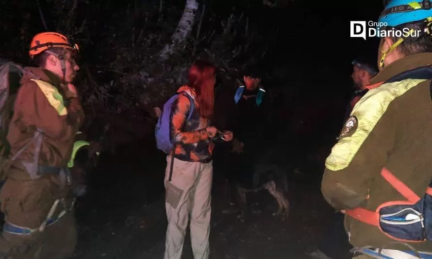 Rescatan a dos mujeres que se extraviaron en cerro de Panguipulli