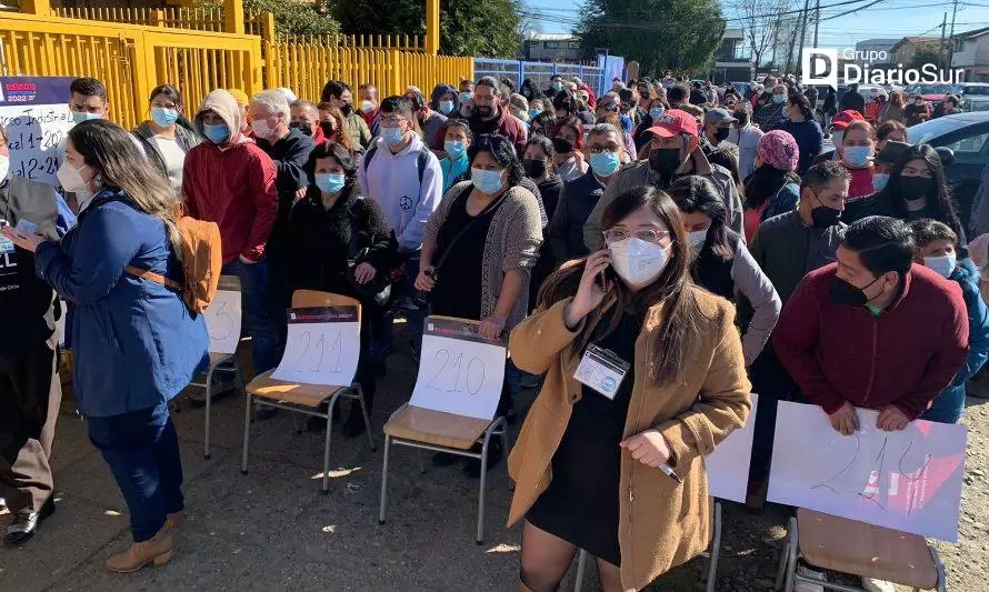 Gran afluencia de público a locales de votación en Valdivia