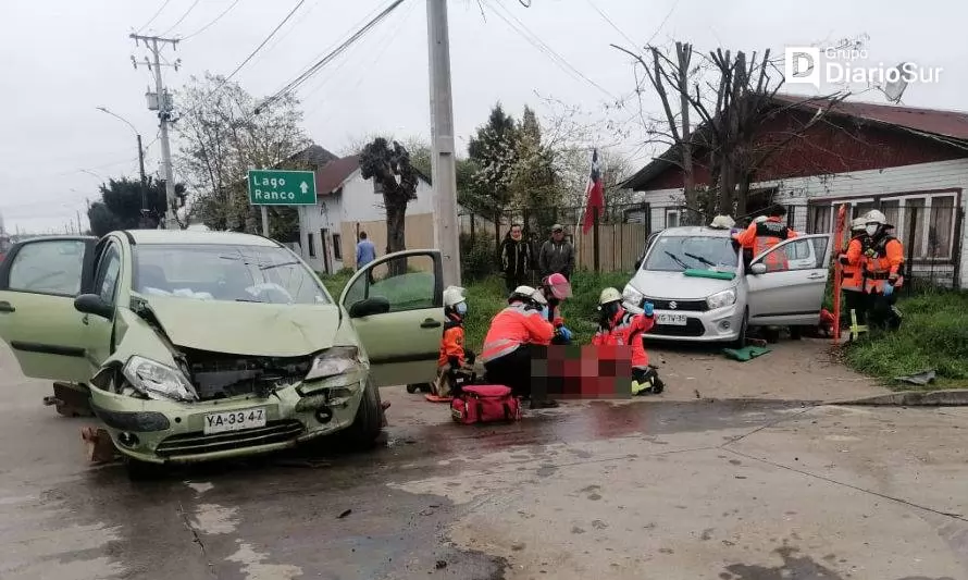 Dos lesionados en colisión vehicular registrada en Río Bueno