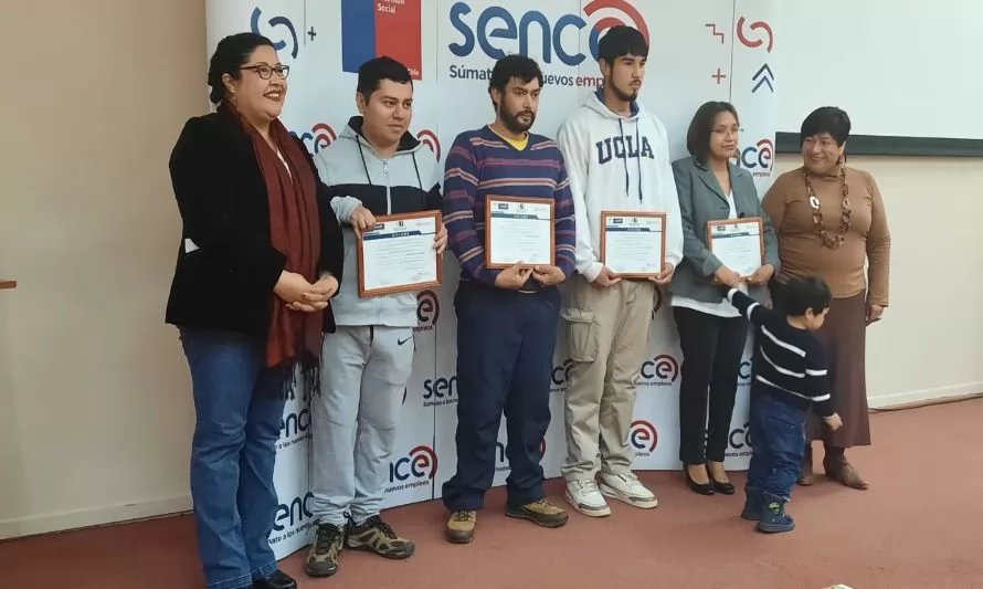 Subdirectora del Sence asistió a la certificación de más de cien personas en Los Ríos