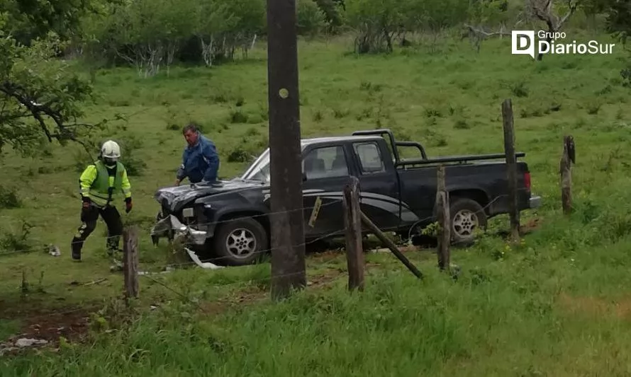 Vehículo sufrió un accidente en el sector Itropulli de Paillaco