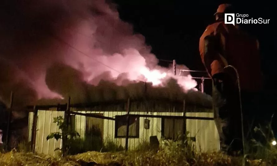 Incendio destruyó una casa en Los Lagos