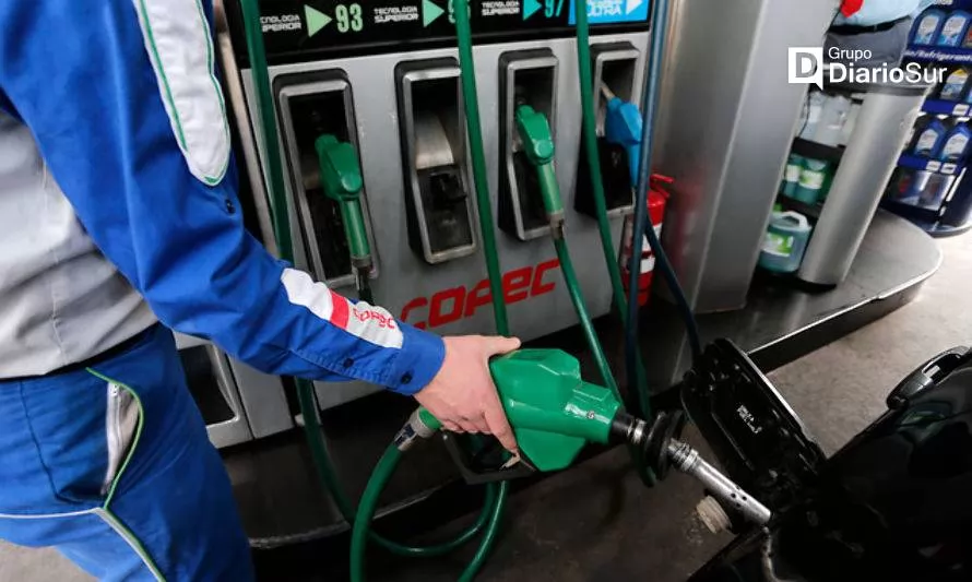 Unas bajan y otras suben: revisa la variación de precios del combustible