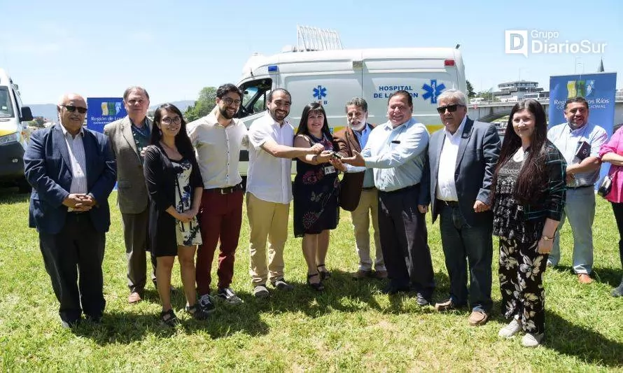 Gobierno Regional entregó ambulancias para hospitales de Valdivia, Los Lagos y La Unión