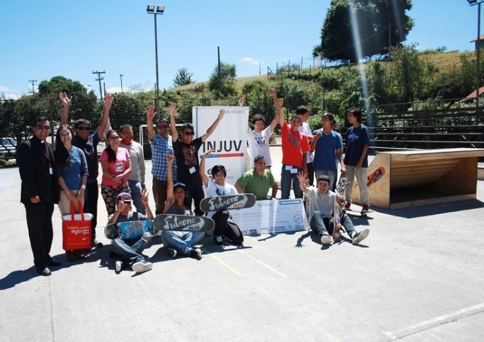 Jóvenes de Futrono inauguraron skatepark  financiado con fondo Amover Chile de INJUV