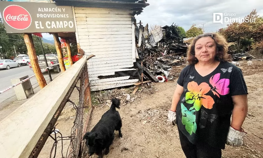Comerciante que perdió casa y local en incendio en Futrono: "Me levantaré de nuevo"